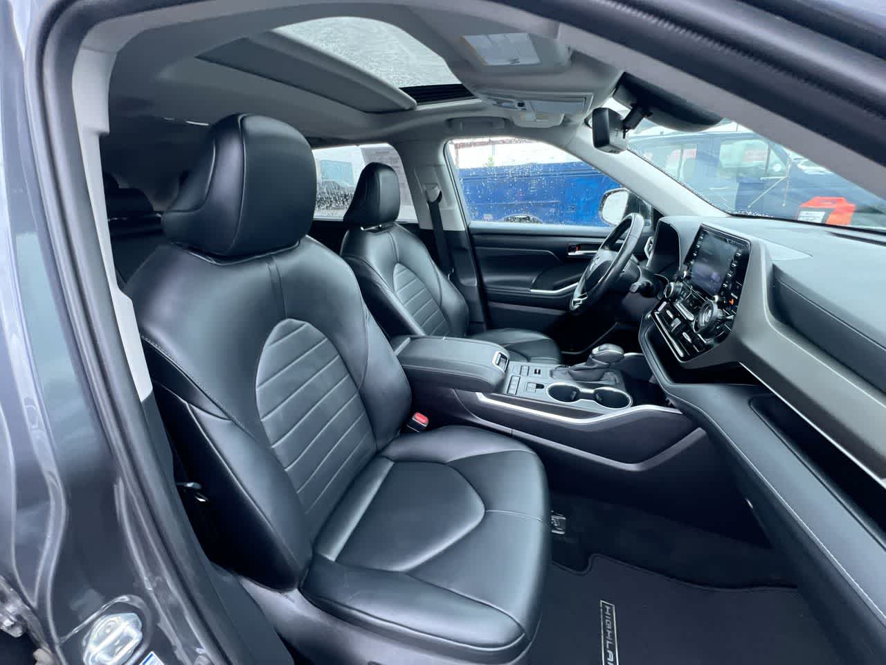 2020 Toyota Highlander XLE 28