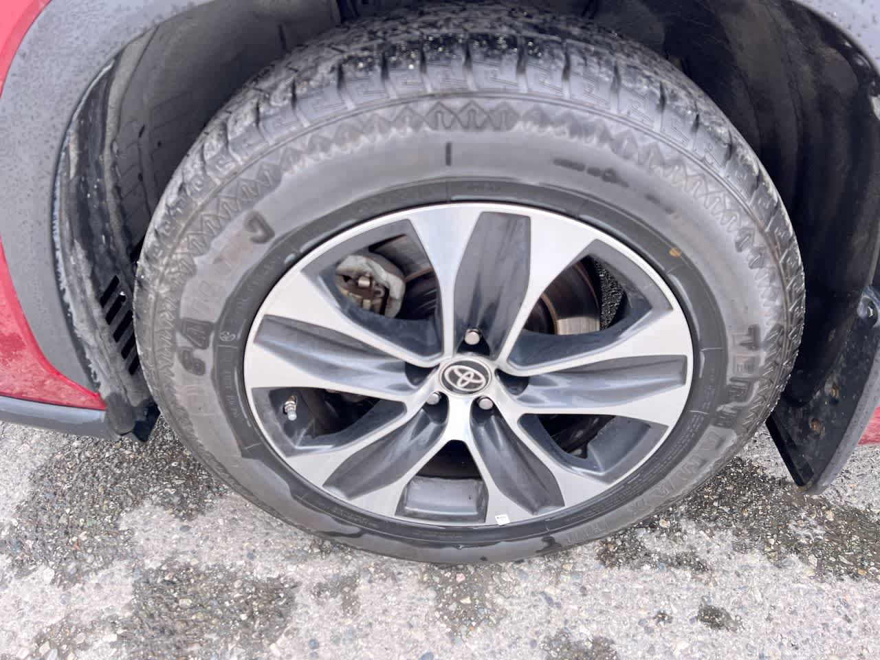 2023 Toyota Highlander XLE photo 2