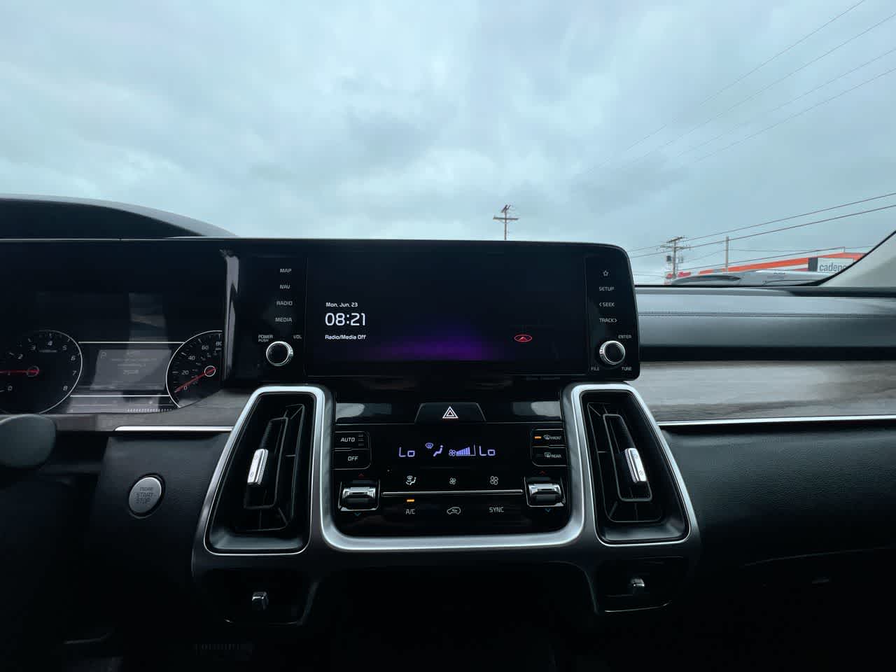 Thumbnail: 2022 Kia Sorento - 16