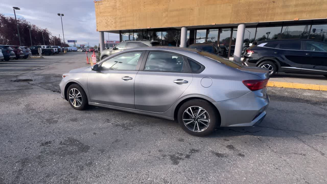 Thumbnail: 2024 Kia Forte - 6