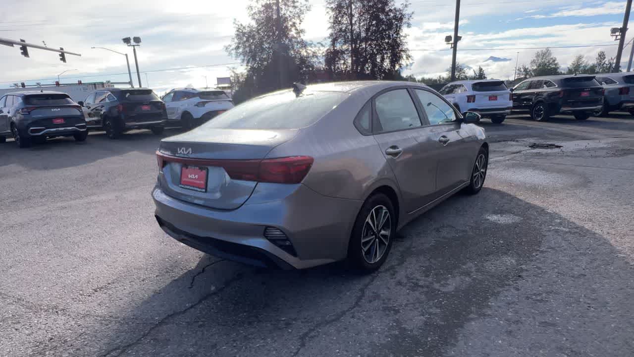 Thumbnail: 2024 Kia Forte - 8