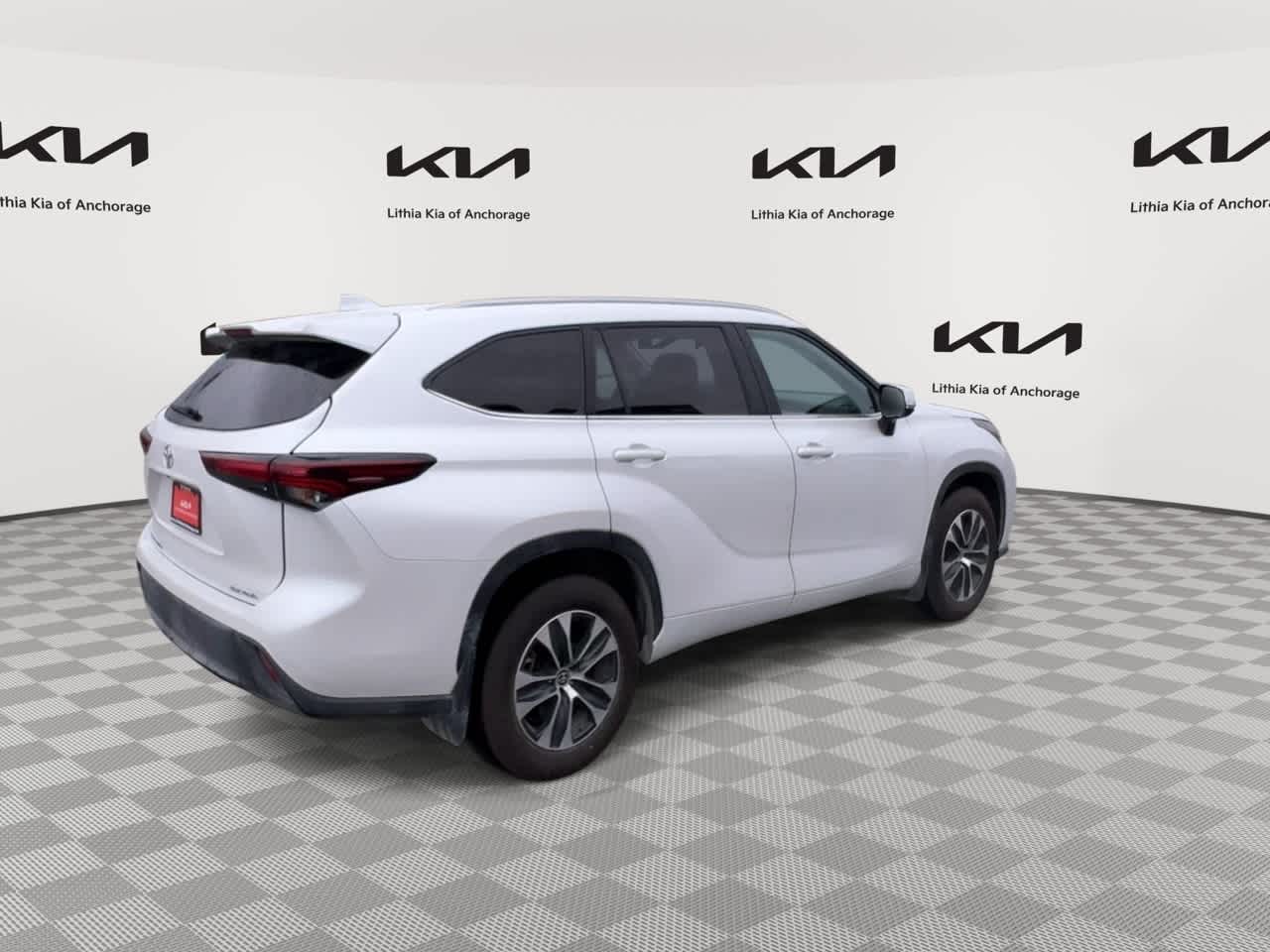 Thumbnail: 2024 Toyota Highlander - 8