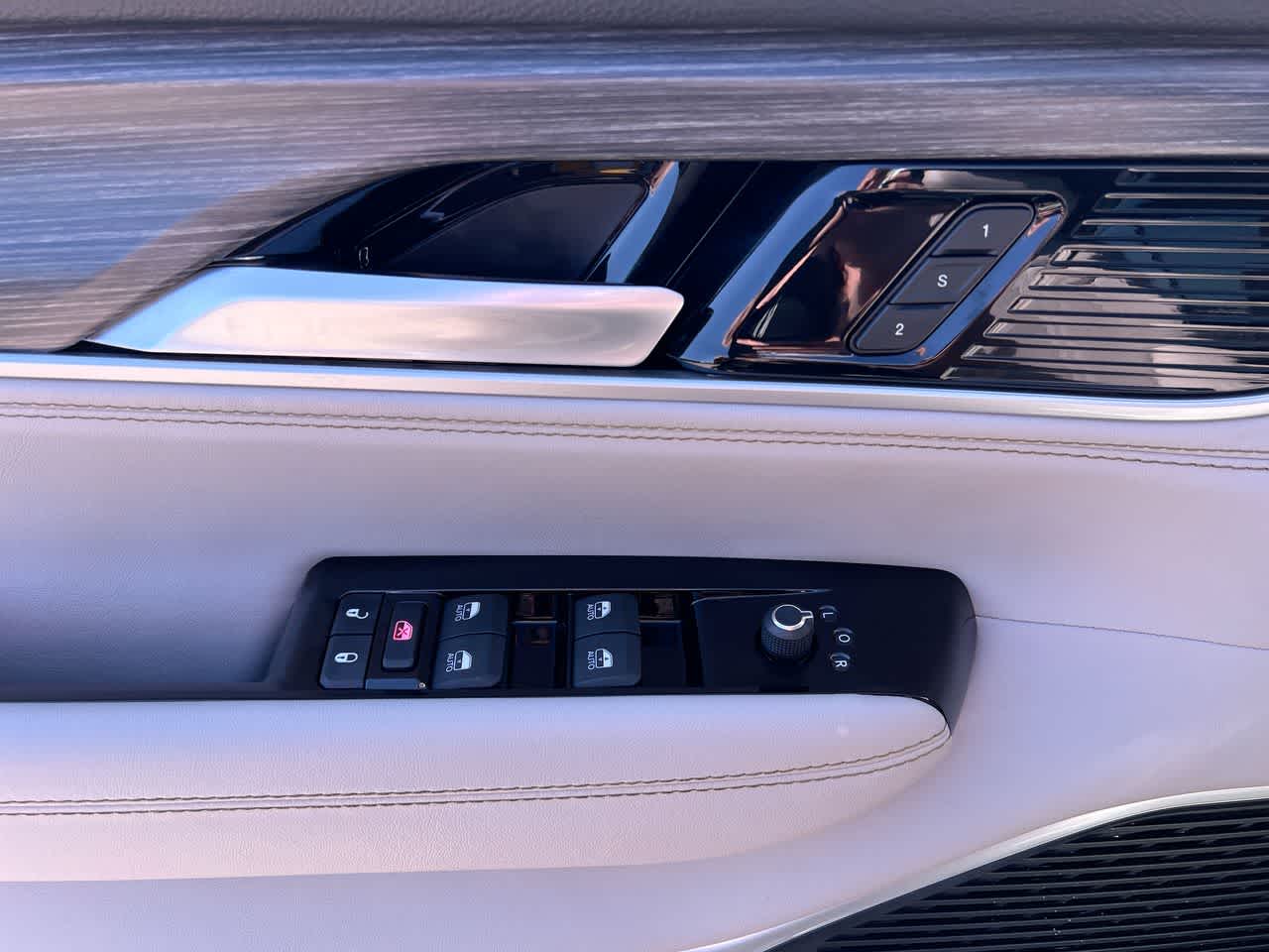 Thumbnail: 2024 Jeep Wagoneer - 13