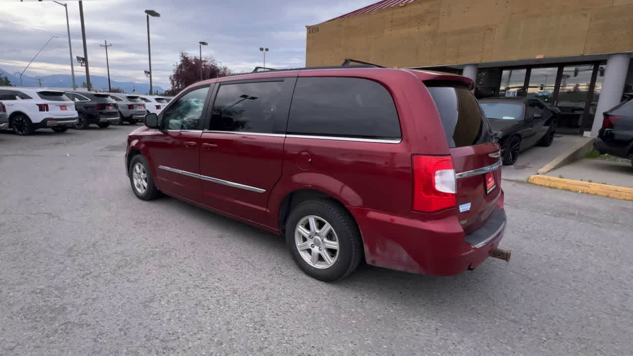 Thumbnail: 2012 Chrysler Town & Country - 6