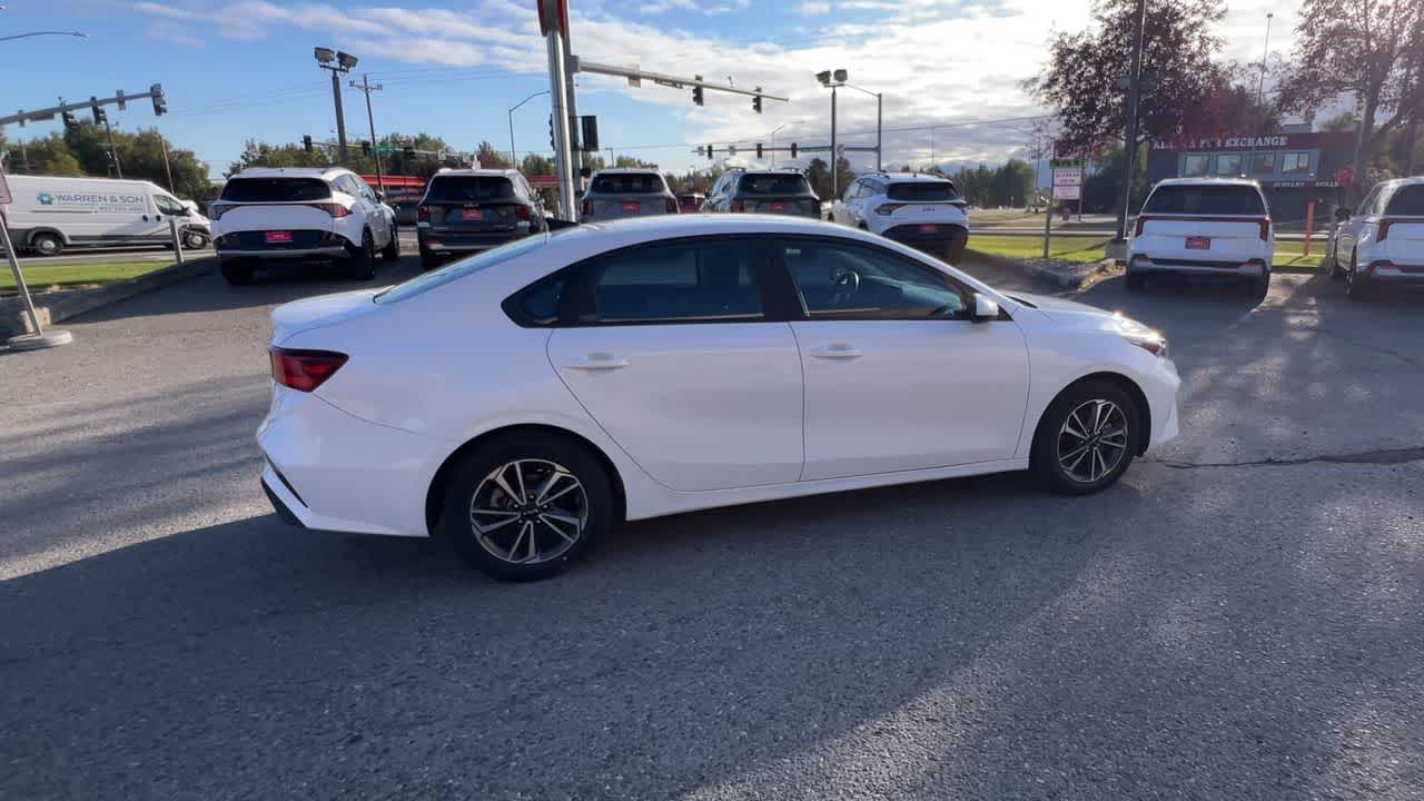 Thumbnail: 2024 Kia Forte - 9