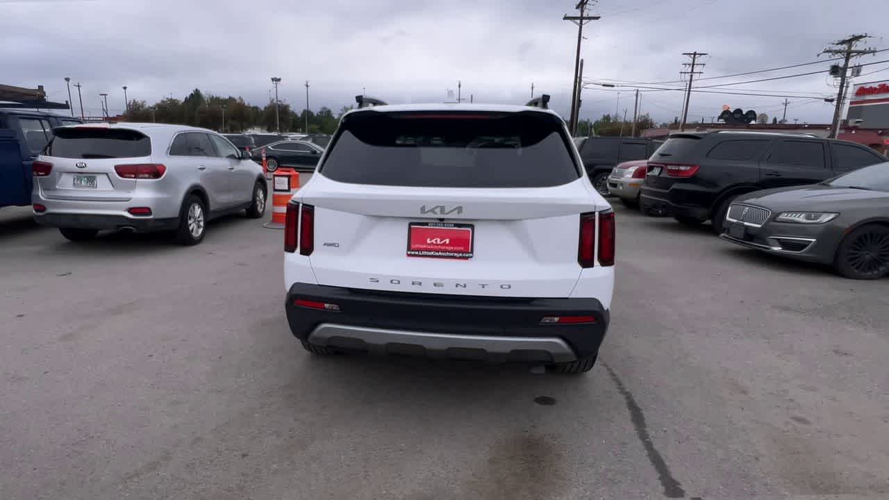 Thumbnail: 2022 Kia Sorento - 7