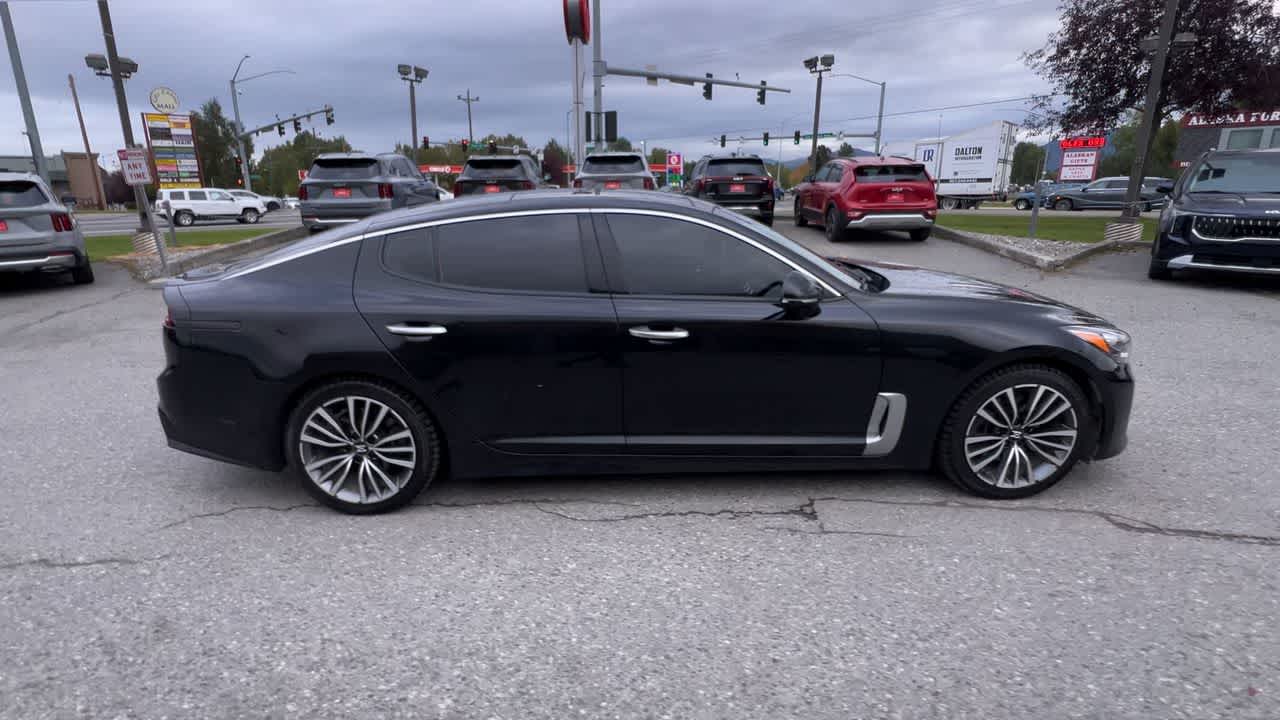 Thumbnail: 2018 Kia Stinger - 9