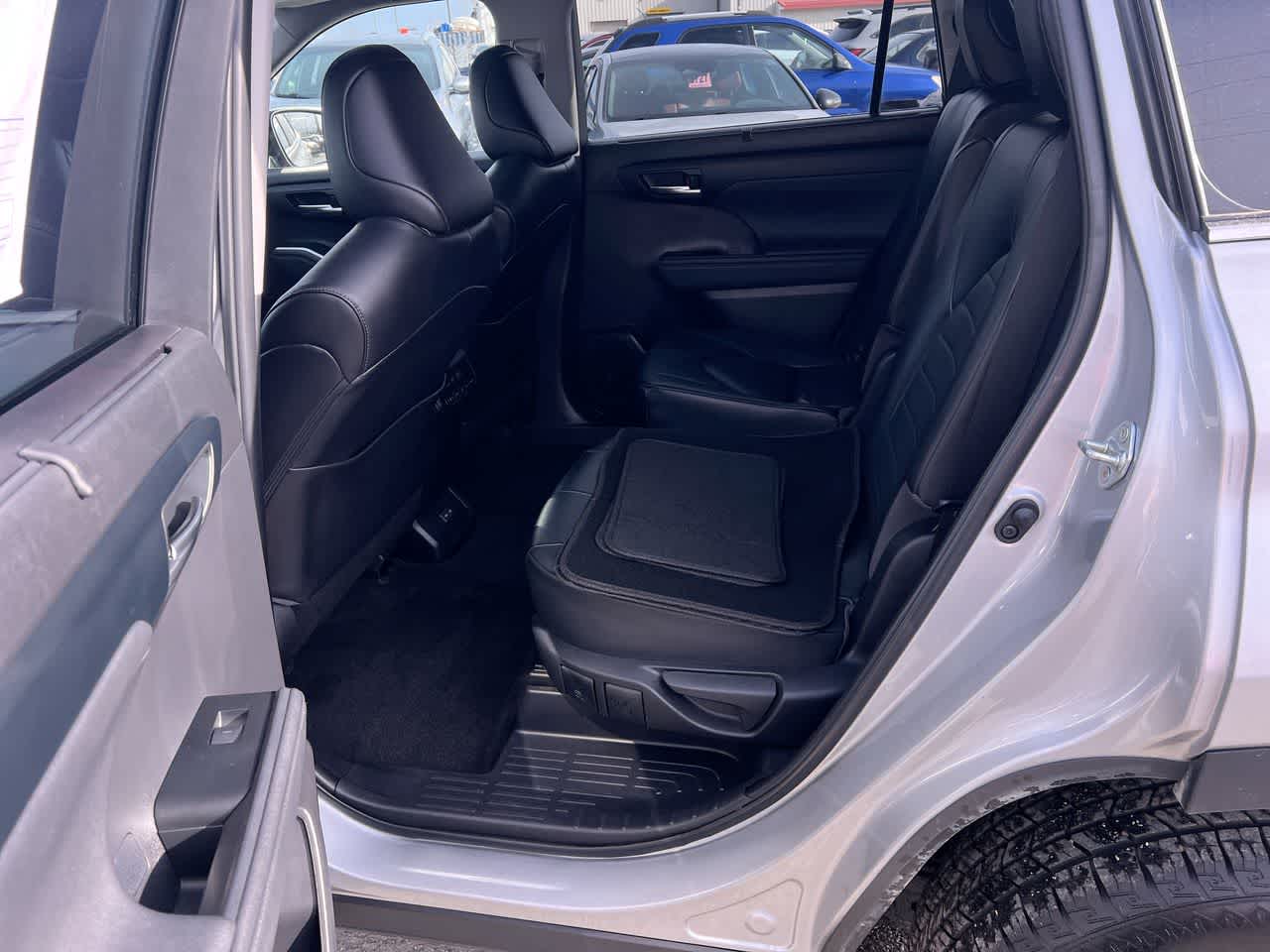 Thumbnail: 2023 Toyota Highlander - 23