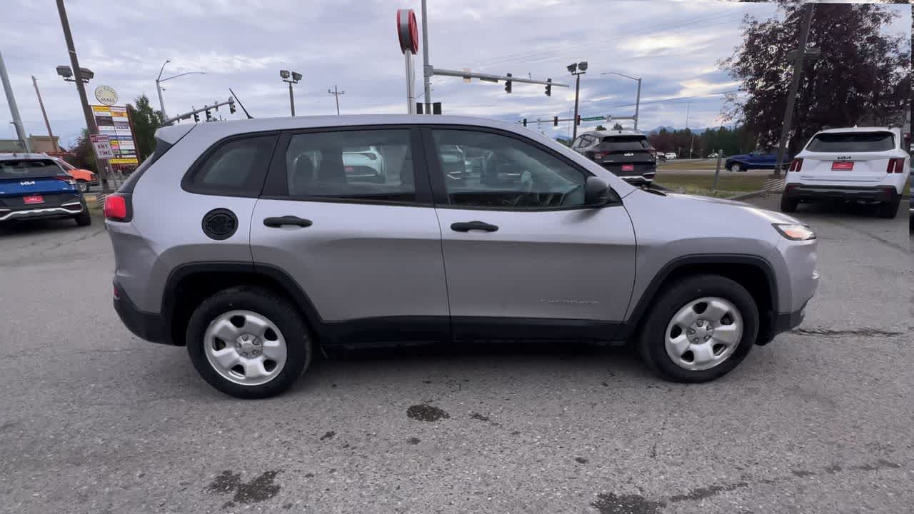 Thumbnail: 2016 Jeep Cherokee - 9