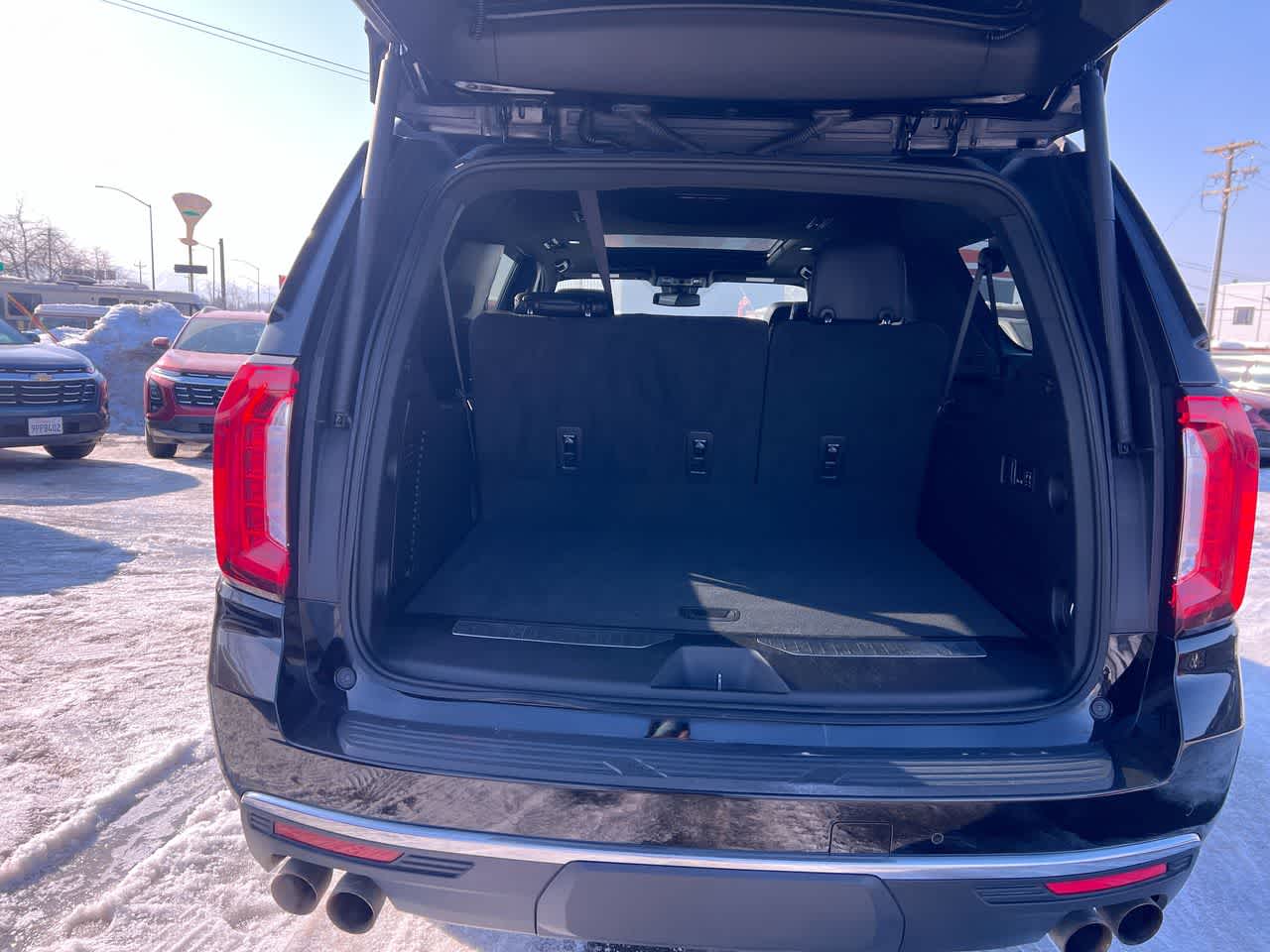 Thumbnail: 2022 GMC Yukon XL - 25