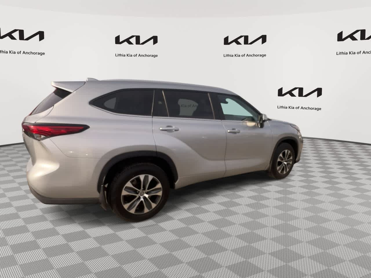 Thumbnail: 2023 Toyota Highlander - 9