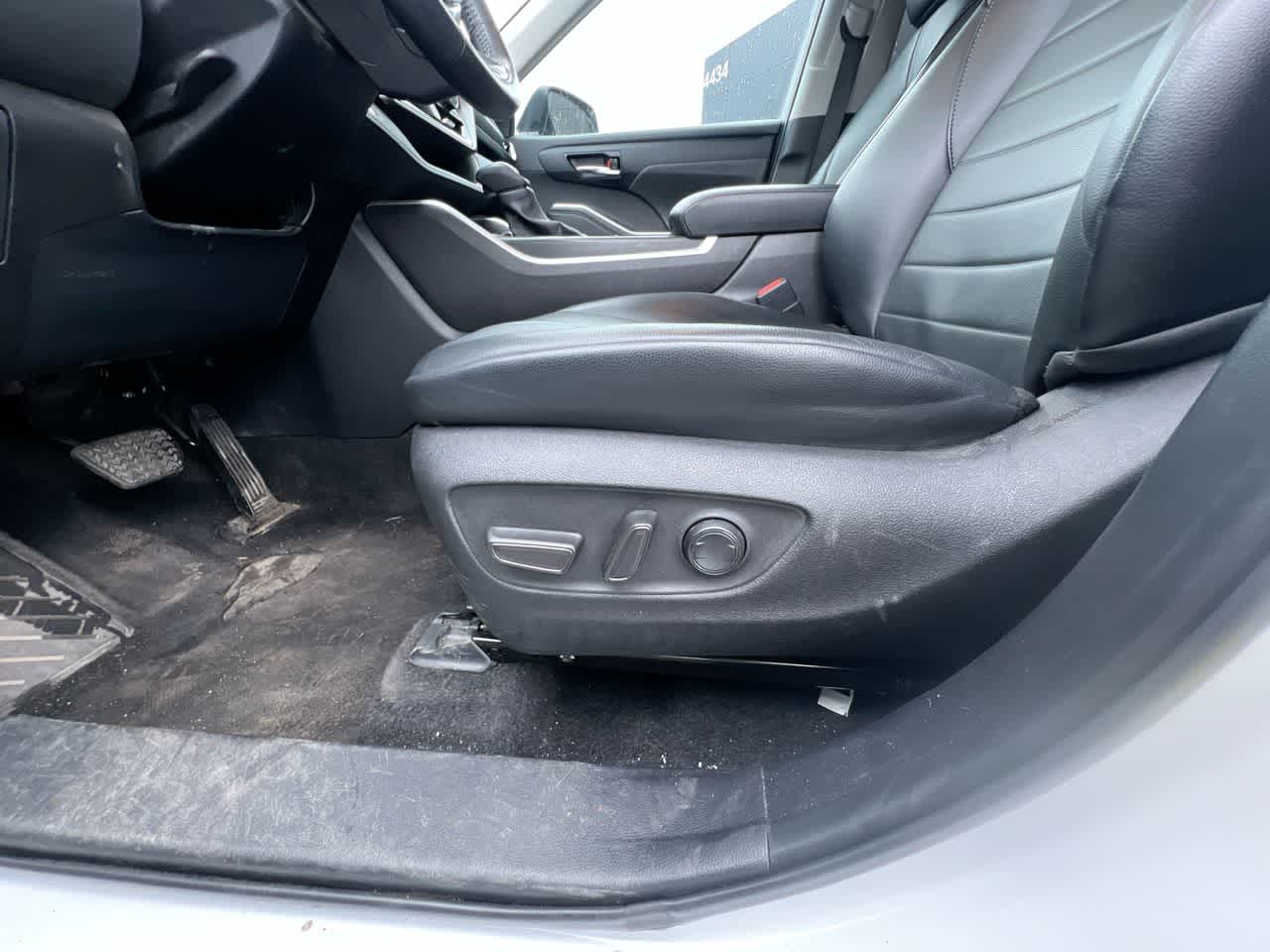 Thumbnail: 2024 Toyota Highlander - 12