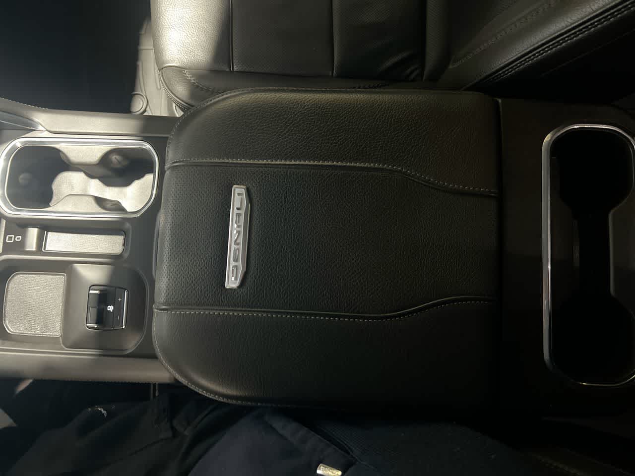 Thumbnail: 2024 GMC Sierra 3500 - 21