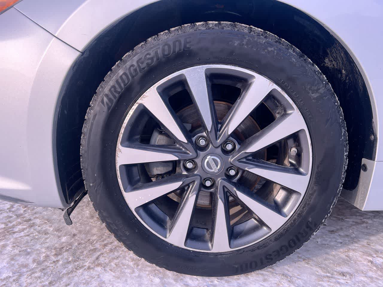 Thumbnail: 2017 Nissan Altima - 10