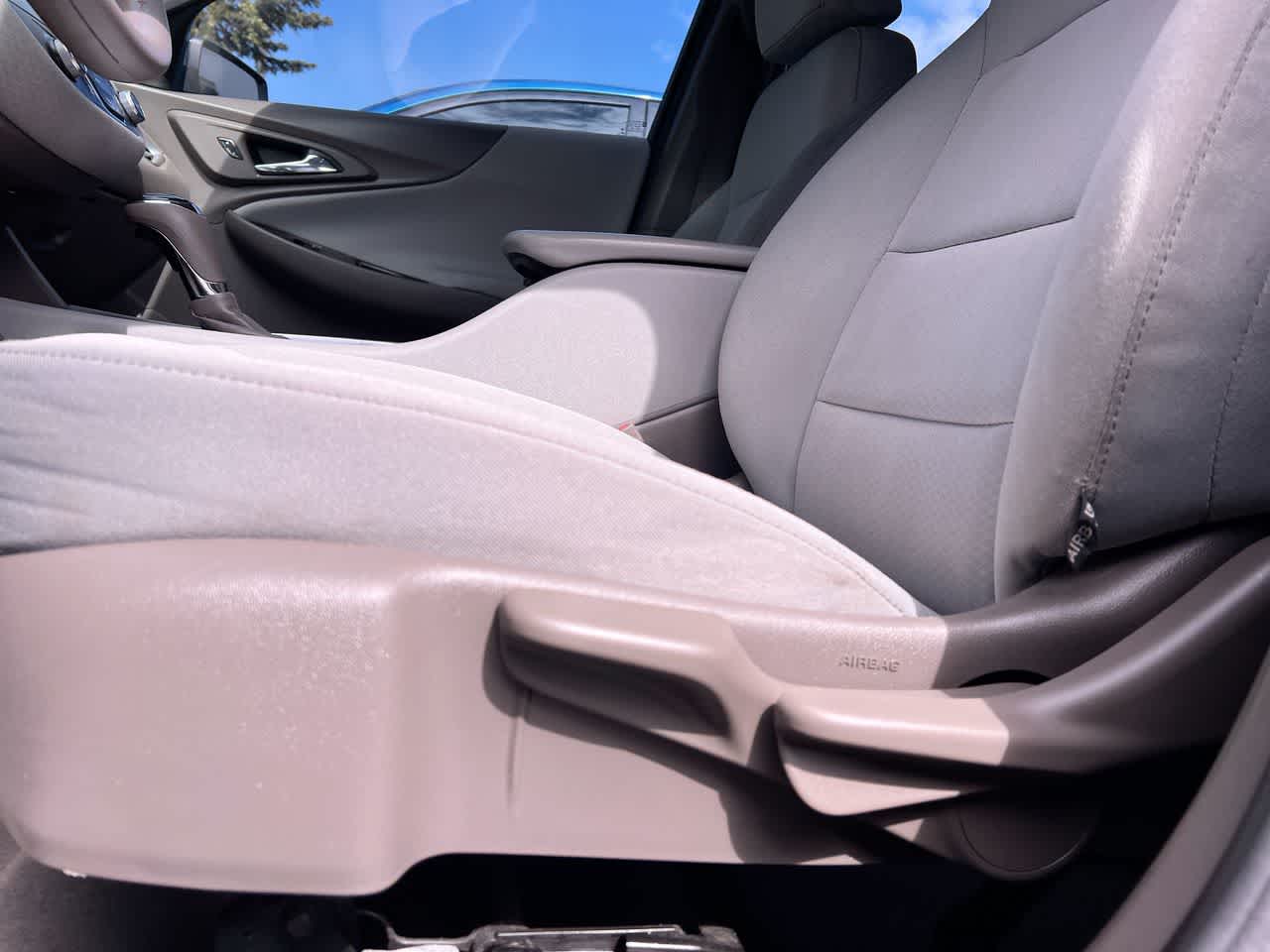 Thumbnail: 2017 Chevrolet Malibu - 12