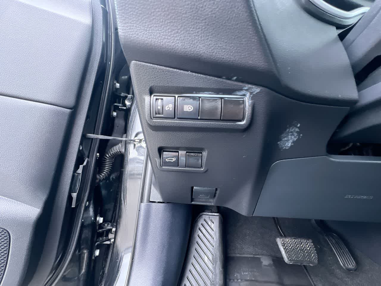 2023 Toyota Corolla Cross XLE 18