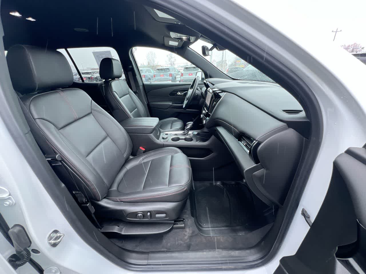 Thumbnail: 2023 Chevrolet Traverse - 28