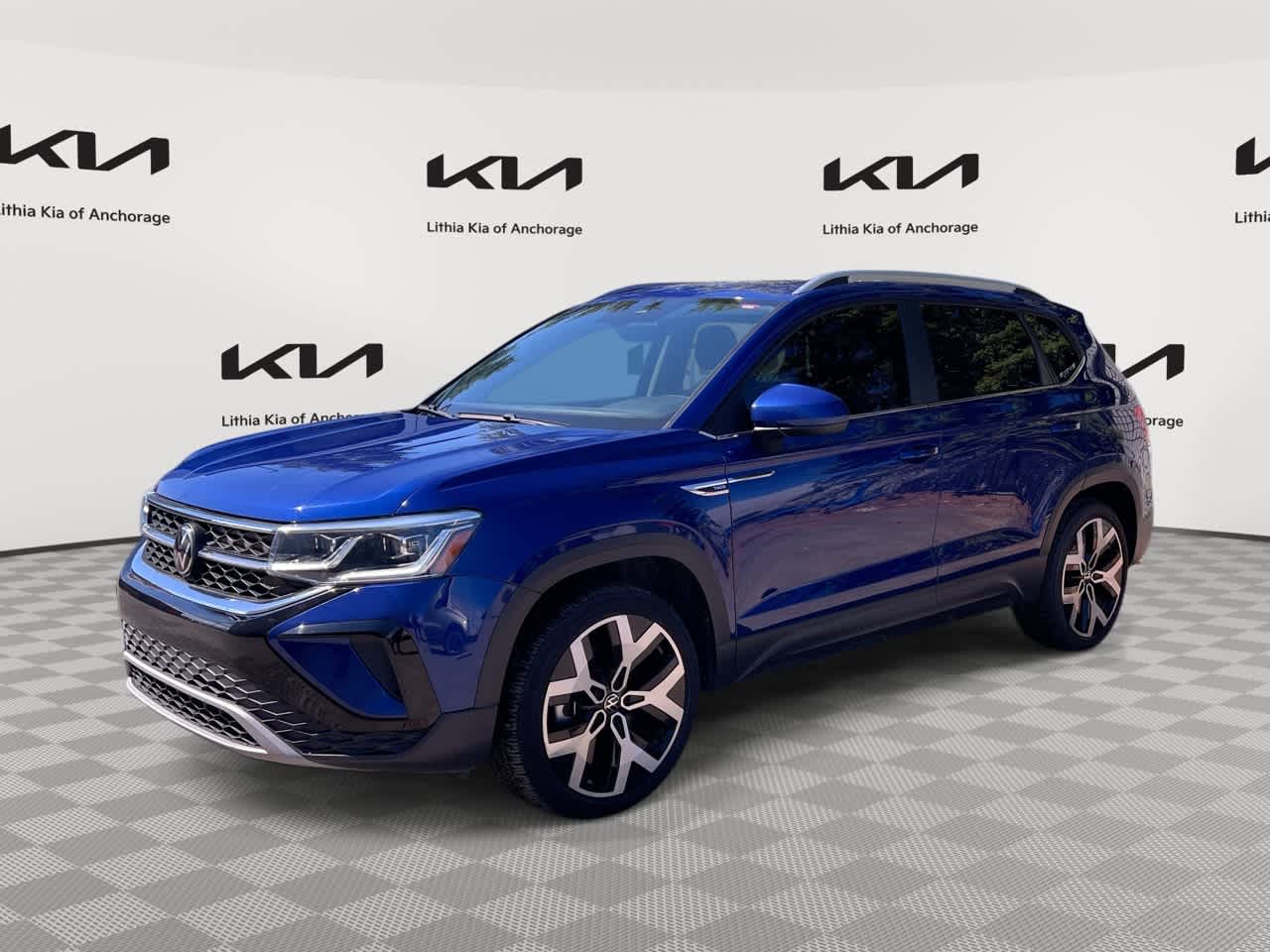 2023 Volkswagen Taos 1.5T SEL 4Motion's photo