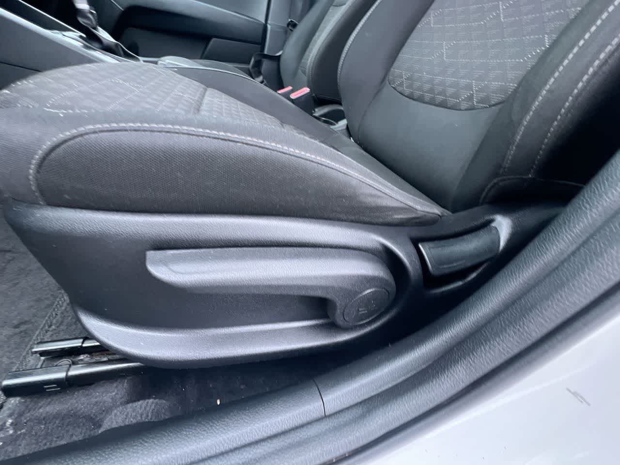 Thumbnail: 2019 Kia Rio - 12