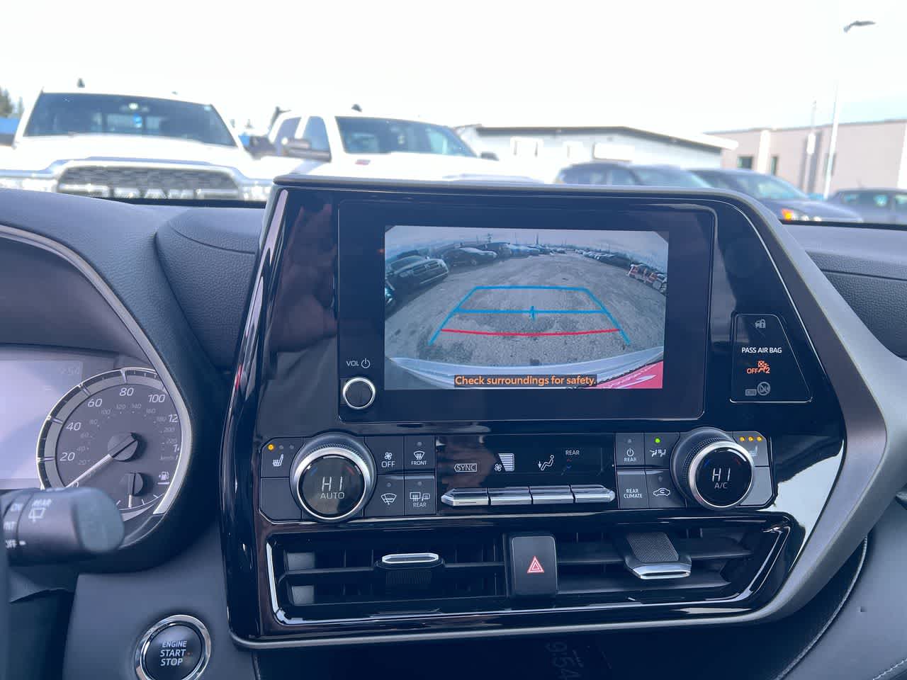 Thumbnail: 2023 Toyota Highlander - 17