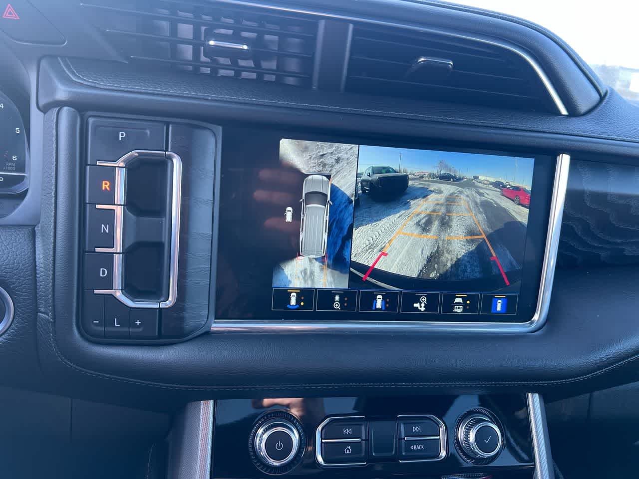 Thumbnail: 2022 GMC Yukon XL - 17