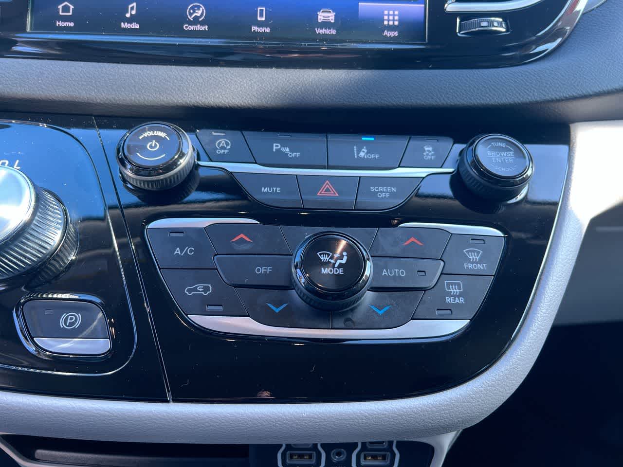 Thumbnail: 2024 Chrysler Pacifica - 19