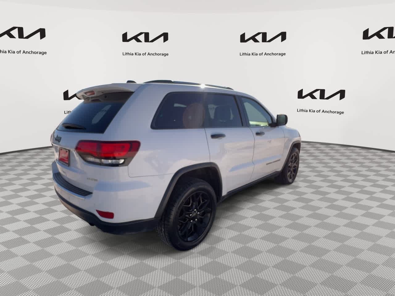 Thumbnail: 2020 Jeep Grand Cherokee - 8