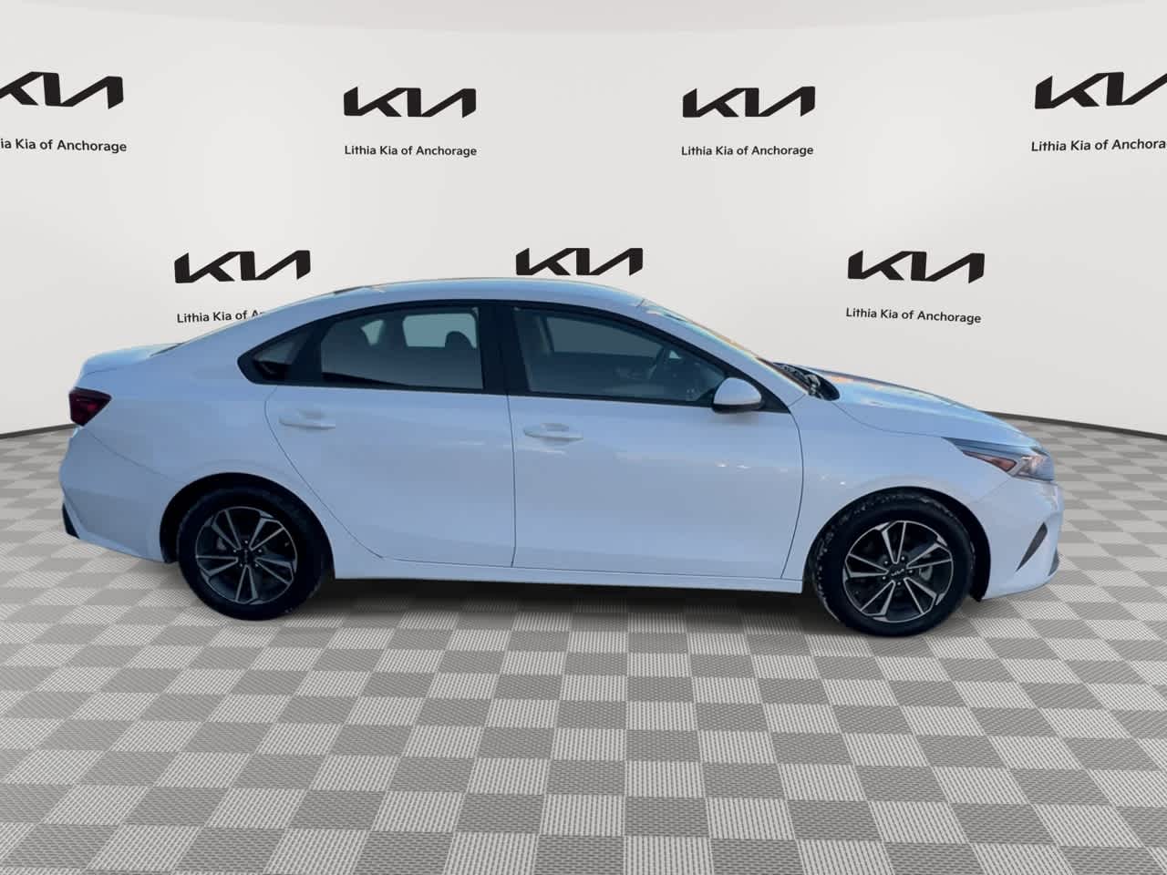 Thumbnail: 2022 Kia Forte - 9