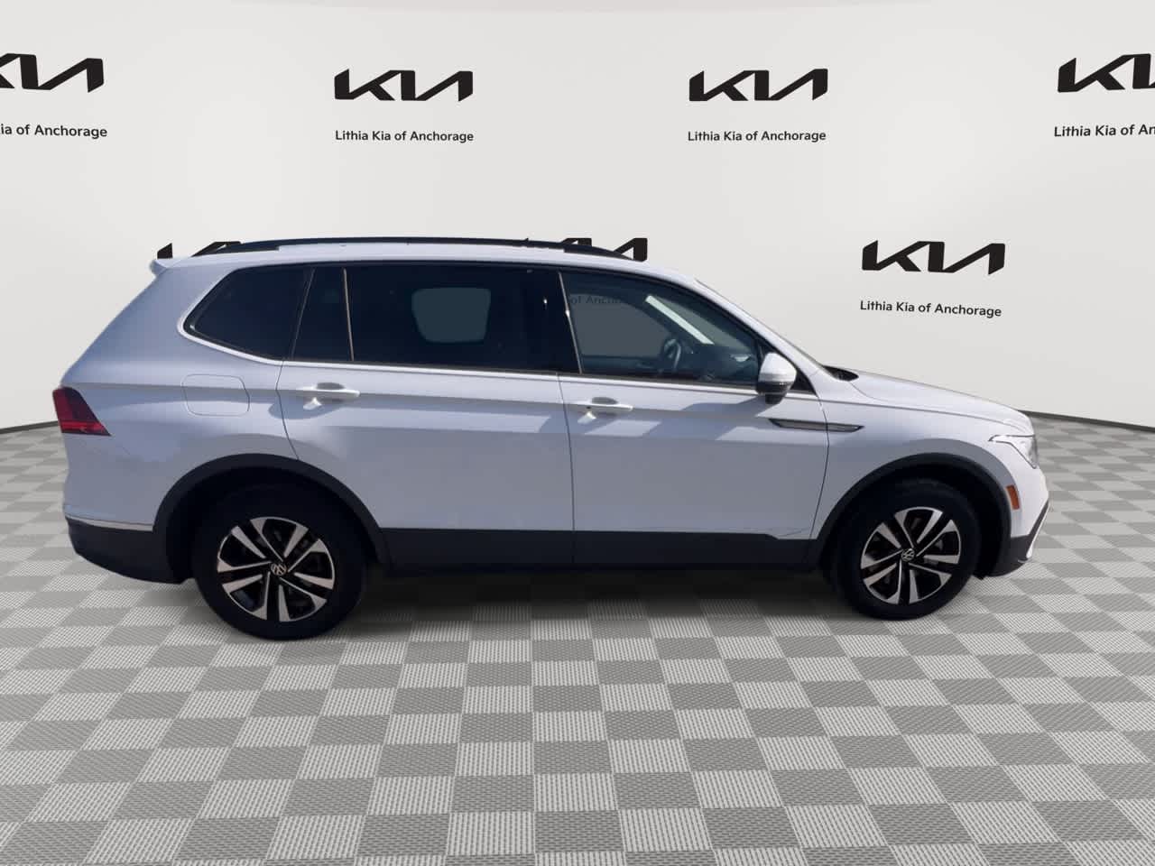 Thumbnail: 2023 Volkswagen Tiguan - 9