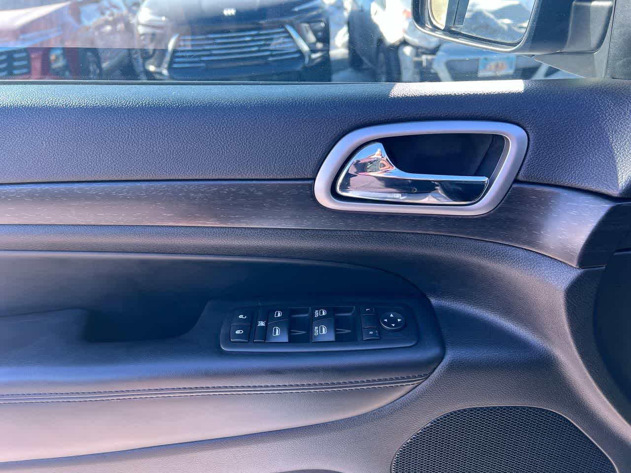 Thumbnail: 2017 Jeep Grand Cherokee - 13