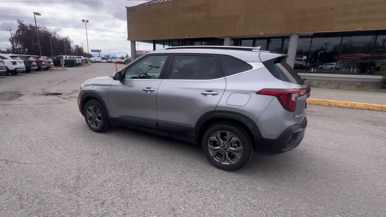 Thumbnail: 2024 Kia Seltos - 6