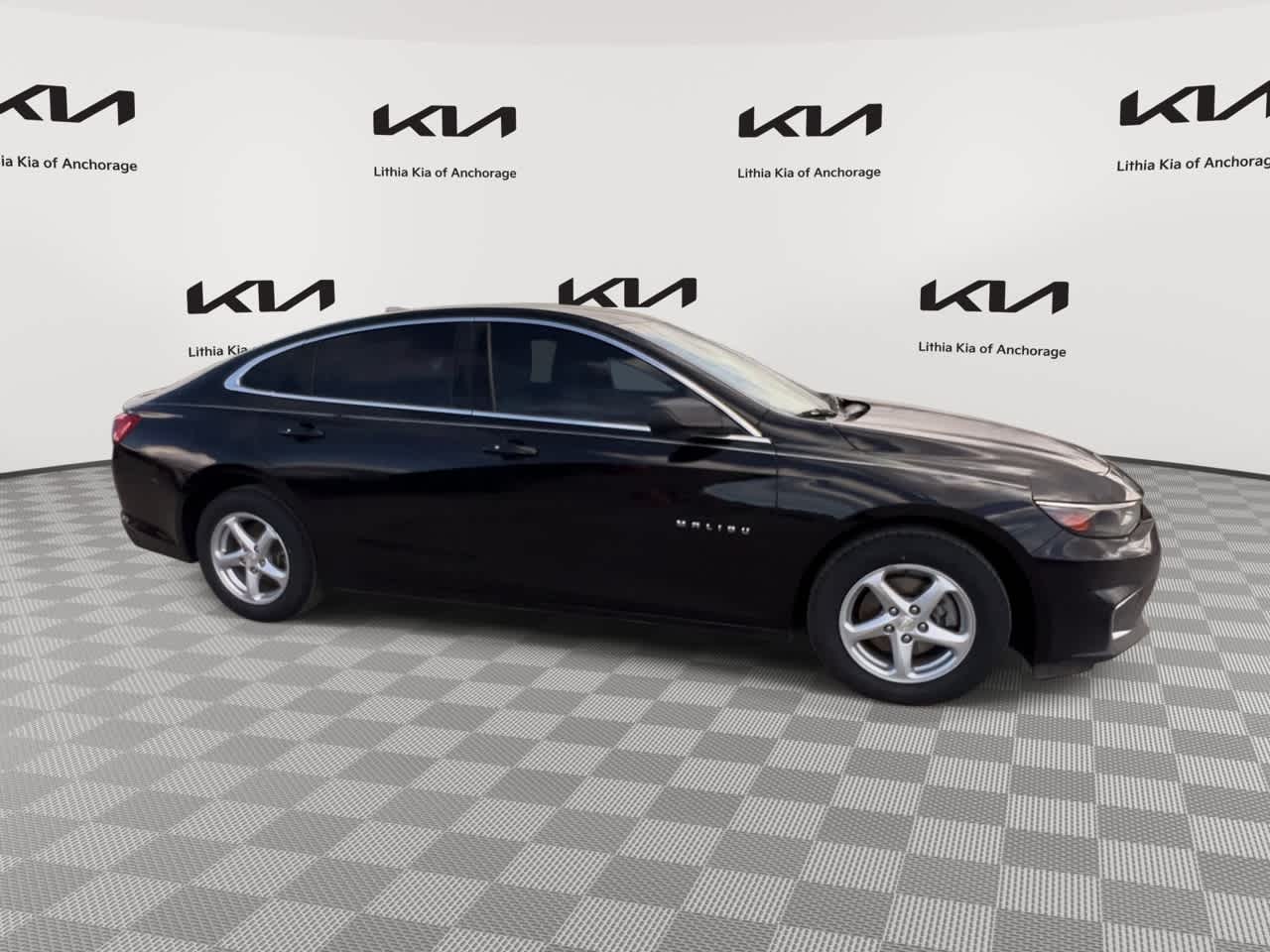 Thumbnail: 2017 Chevrolet Malibu - 2