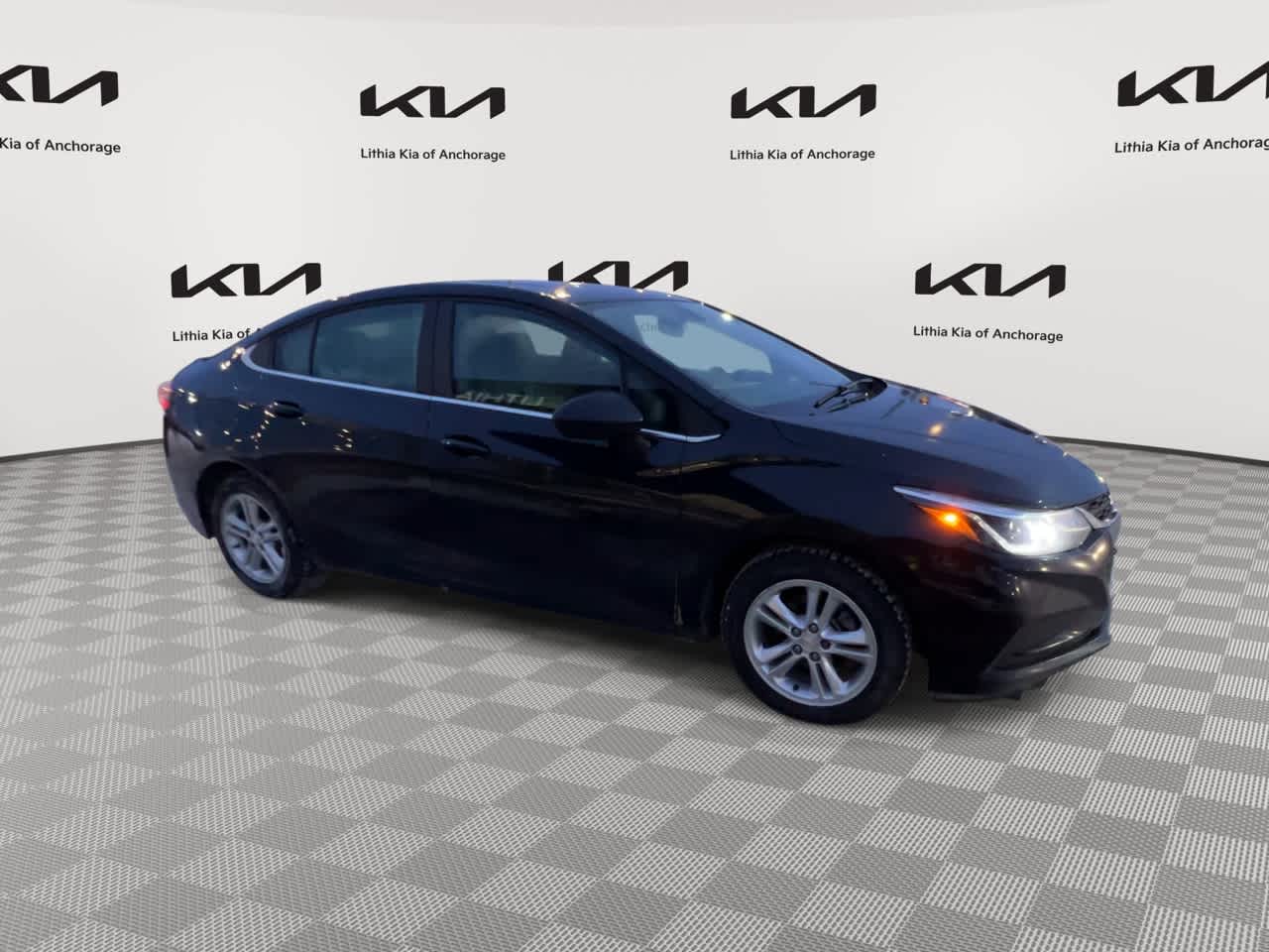 2018 Chevrolet Cruze LT photo 2