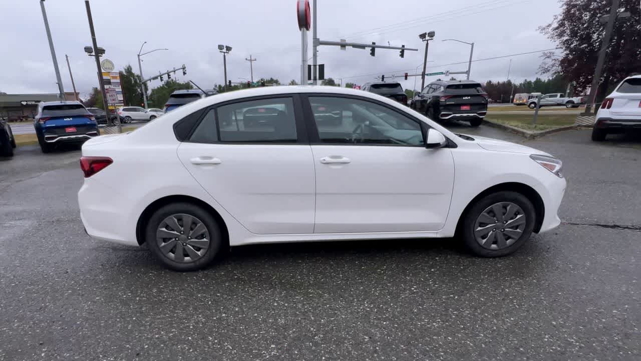Thumbnail: 2019 Kia Rio - 9