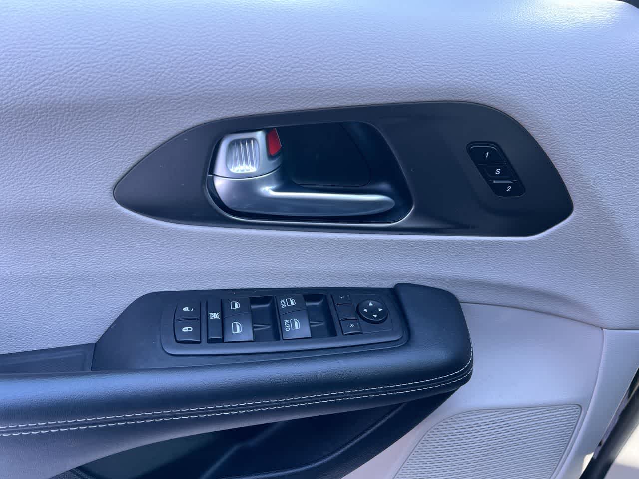 Thumbnail: 2024 Chrysler Pacifica - 13