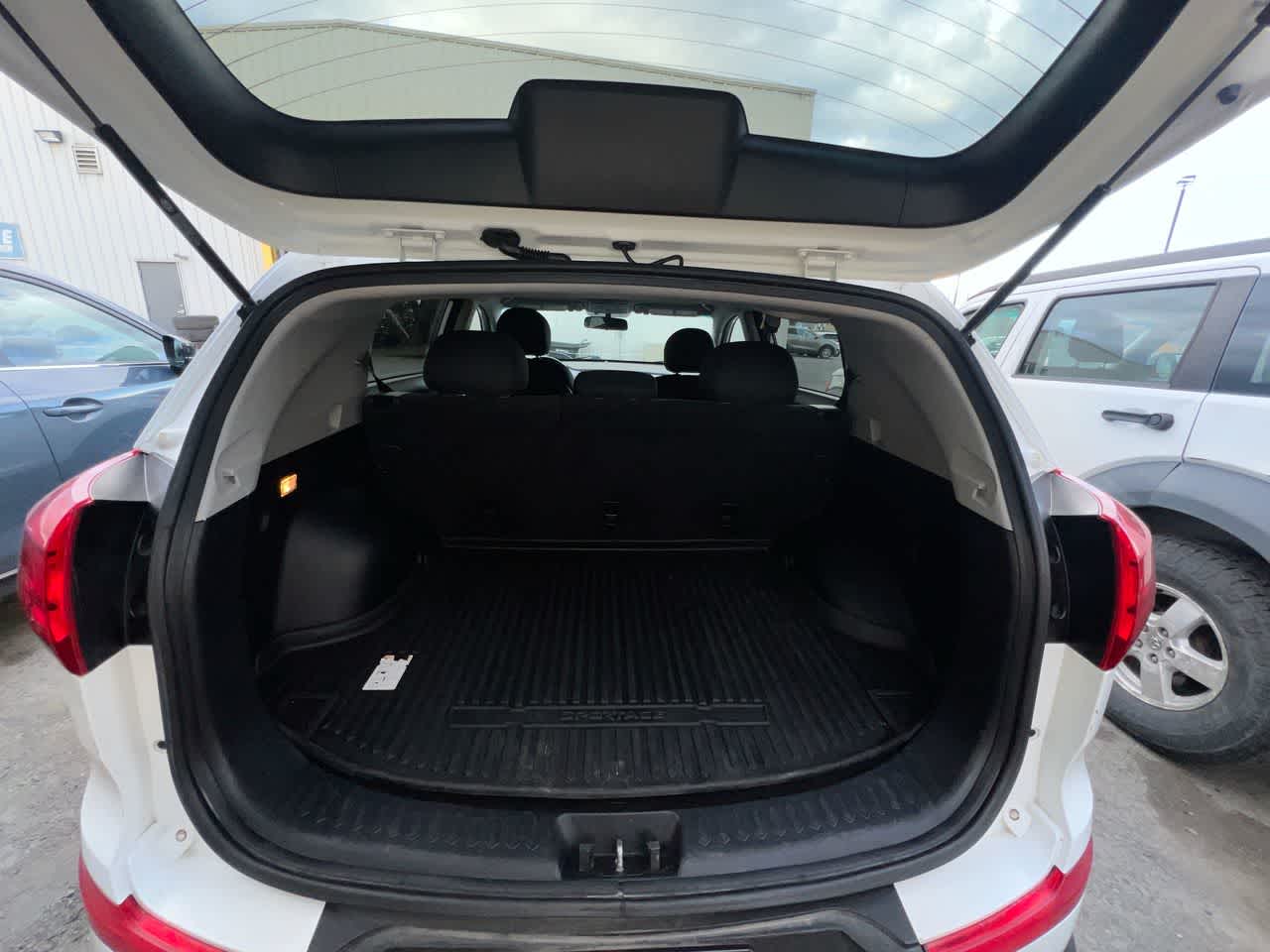 Thumbnail: 2016 Kia Sportage - 25