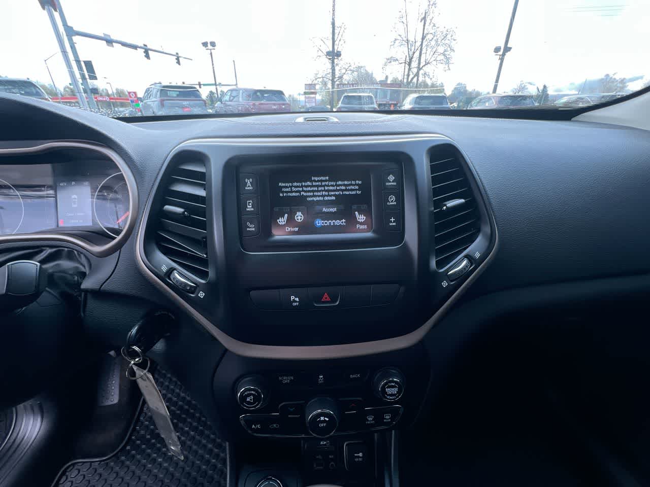 2015 Jeep Cherokee Sport 16