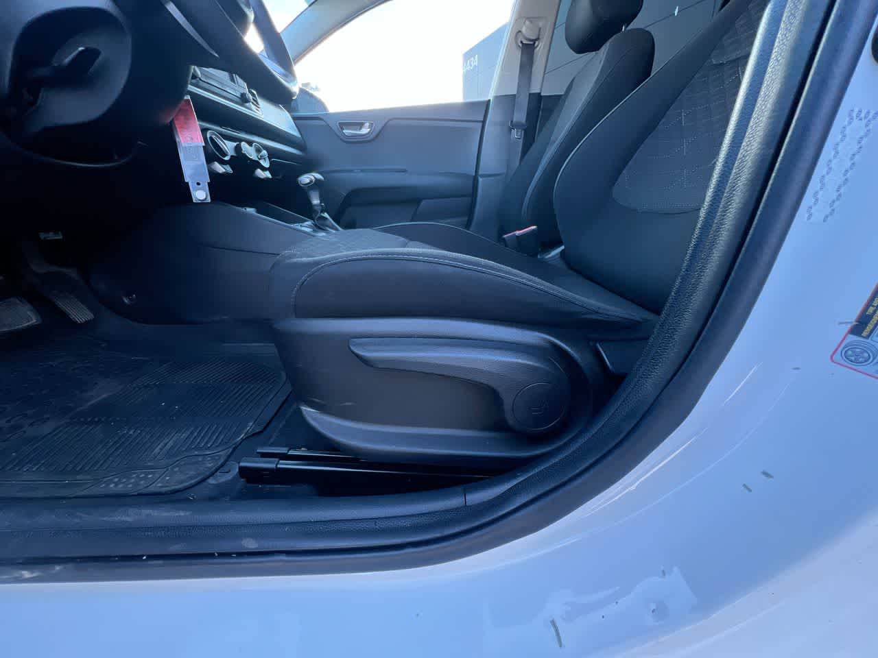 Thumbnail: 2019 Kia Rio - 12