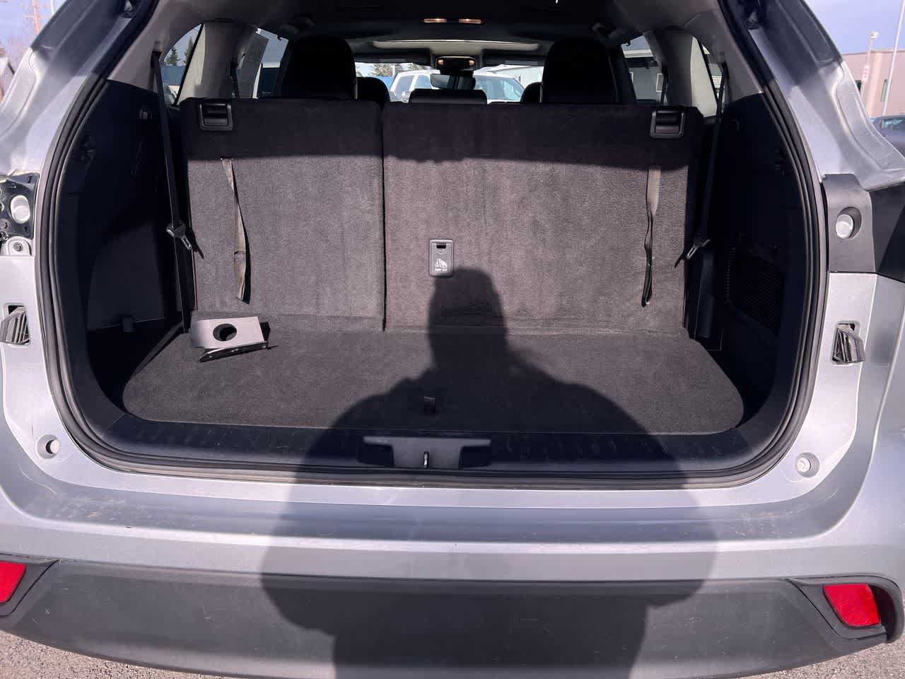 Thumbnail: 2023 Toyota Highlander - 25