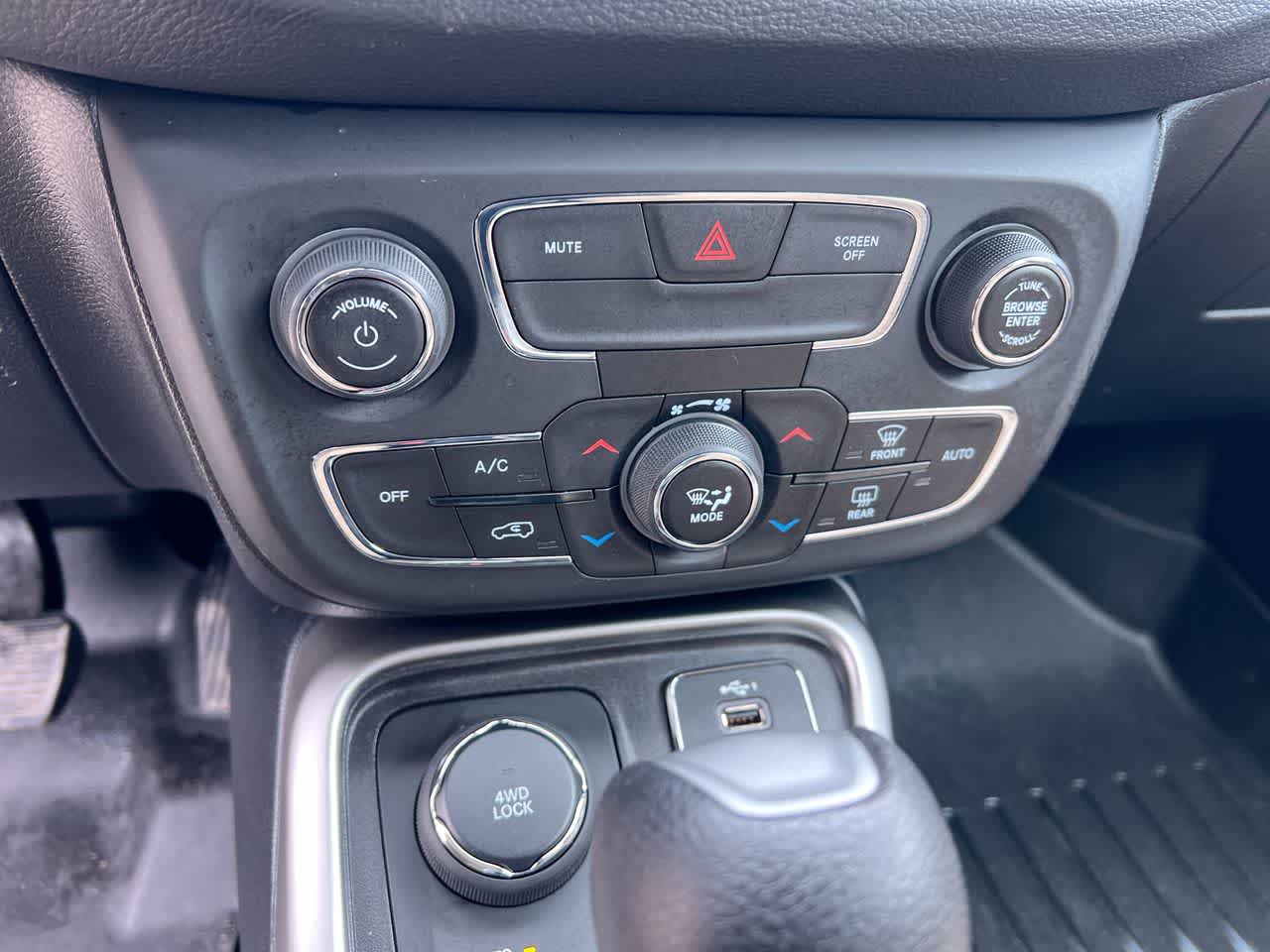 Thumbnail: 2019 Jeep Compass - 19