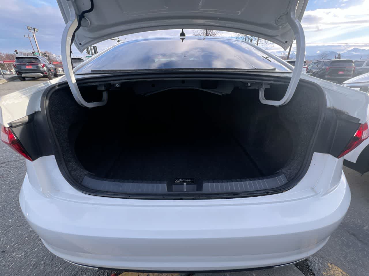 Thumbnail: 2019 Volkswagen Jetta - 25
