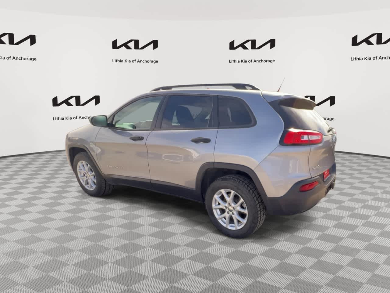 Thumbnail: 2016 Jeep Cherokee - 7