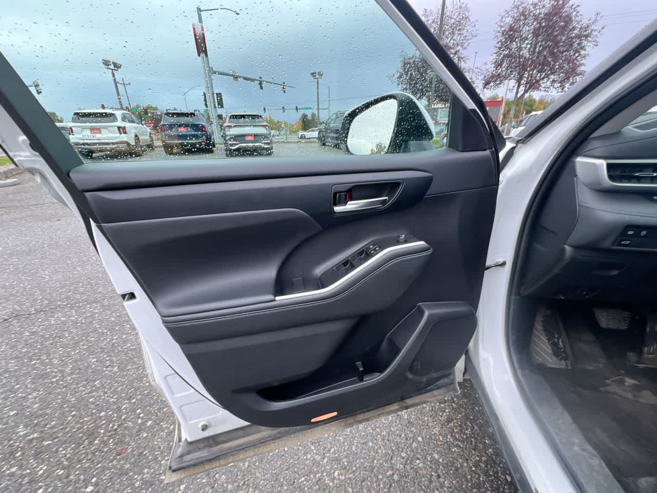 Thumbnail: 2024 Toyota Highlander - 13