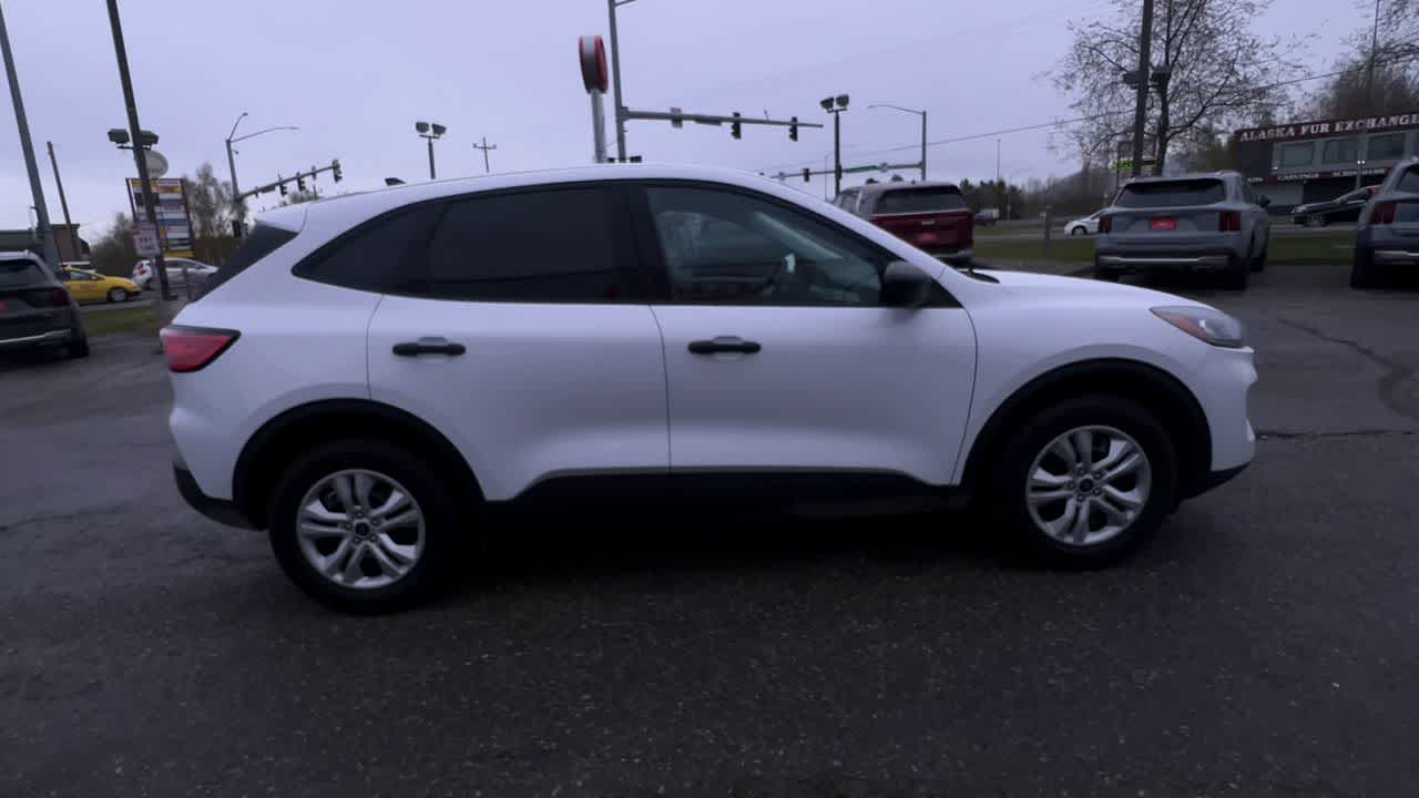 Thumbnail: 2021 Ford Escape - 9
