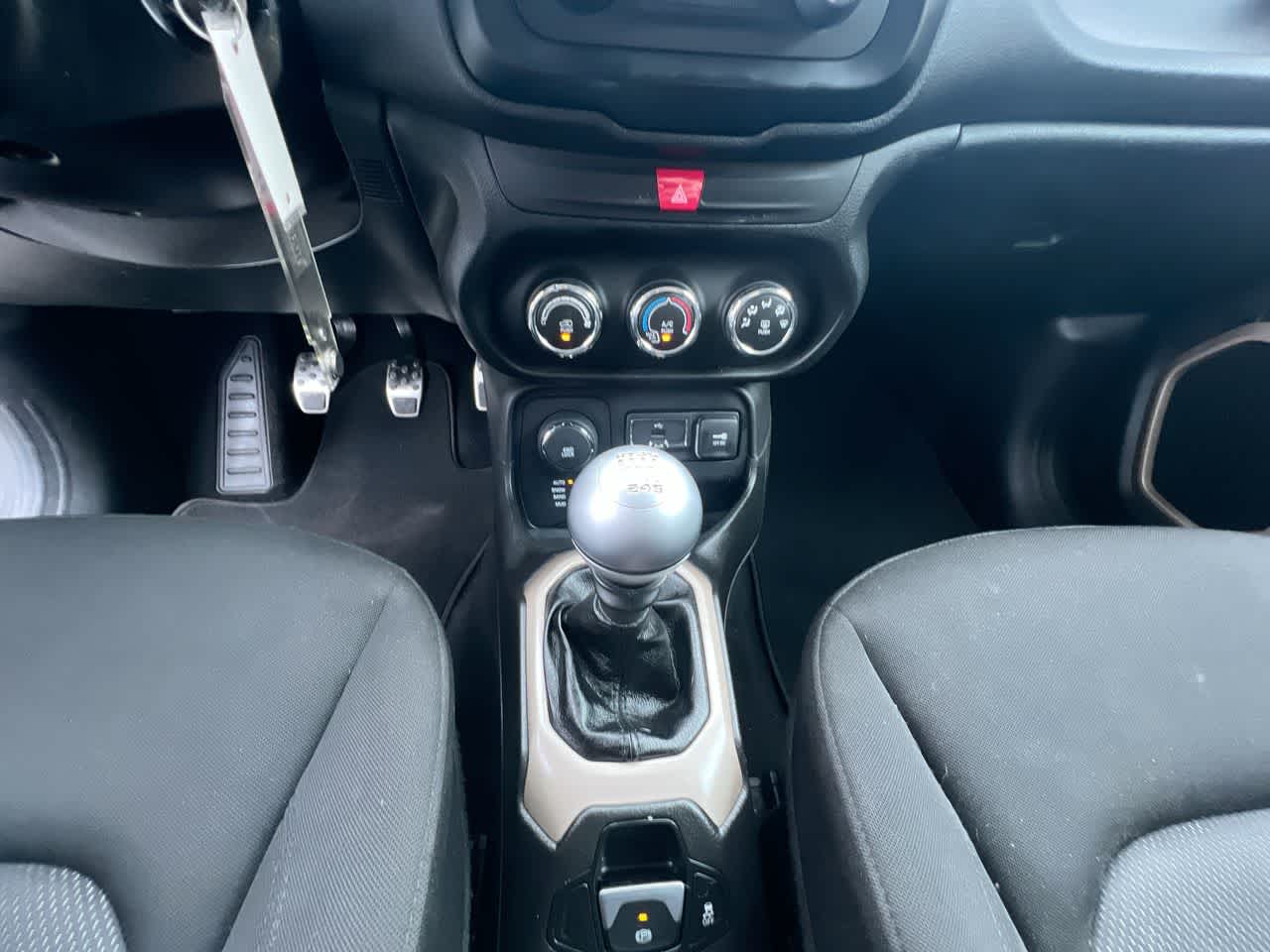 Thumbnail: 2016 Jeep Renegade - 20