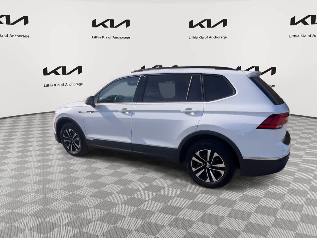 Thumbnail: 2023 Volkswagen Tiguan - 6