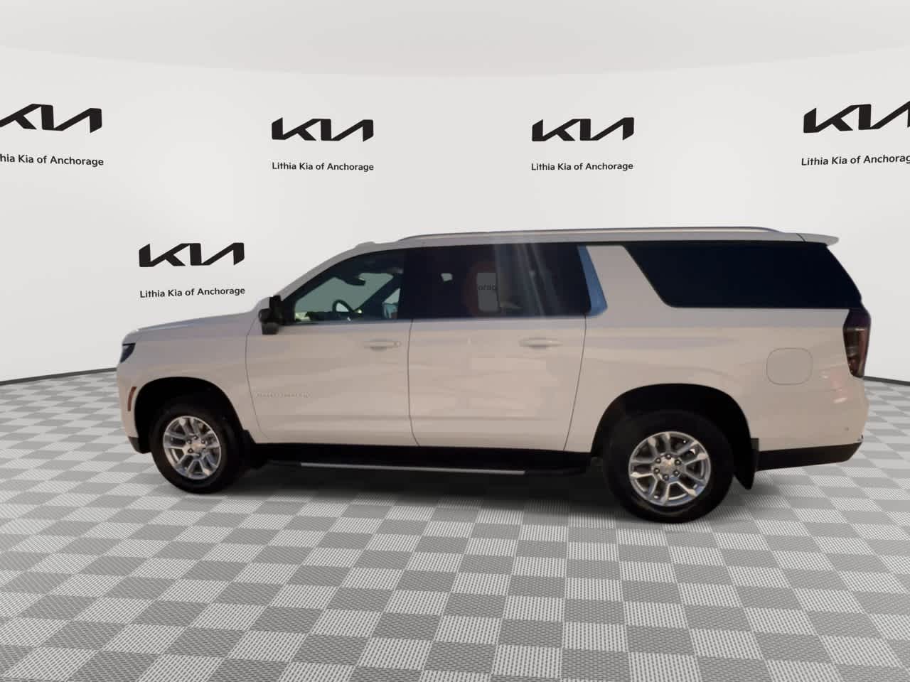 Thumbnail: 2025 Chevrolet Suburban - 6