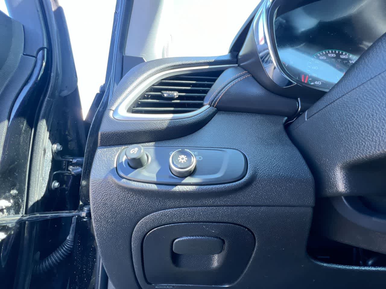 Thumbnail: 2019 Chevrolet Trax - 18