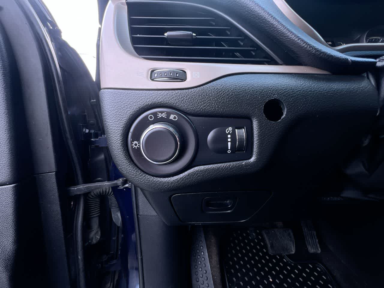 2015 Jeep Cherokee Sport 18