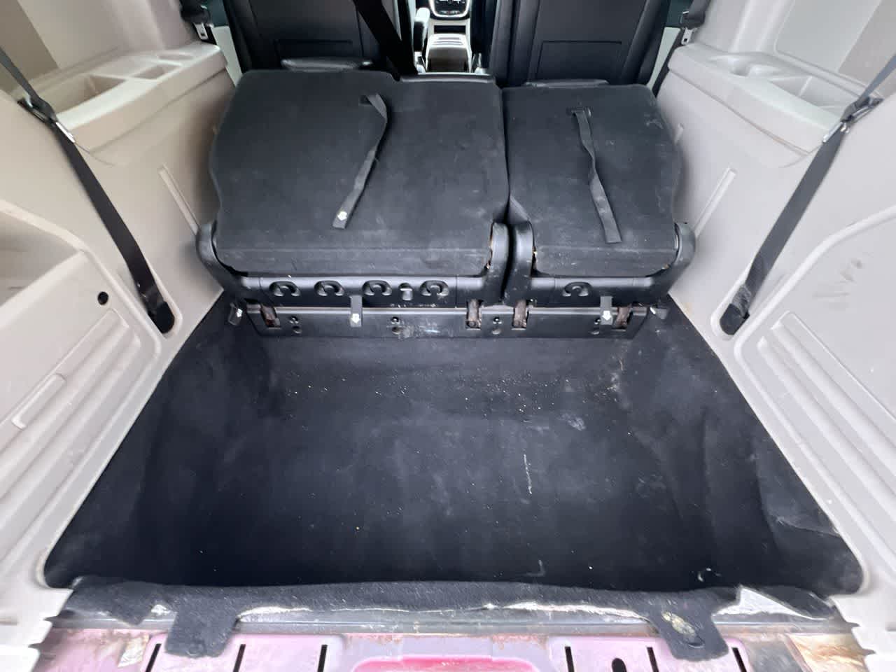 Thumbnail: 2012 Chrysler Town & Country - 26